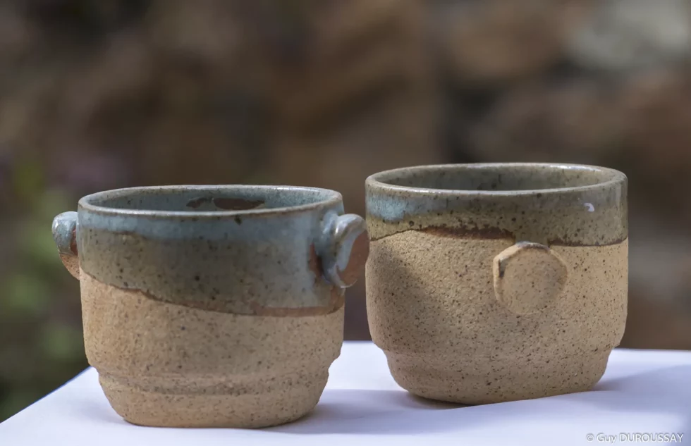 Tasses et godets en céramique artisanale à Mâcon