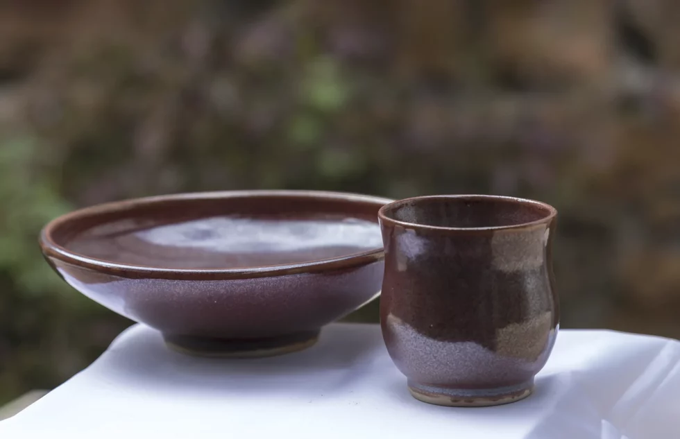 Tasses et godets en céramique artisanale à Mâcon