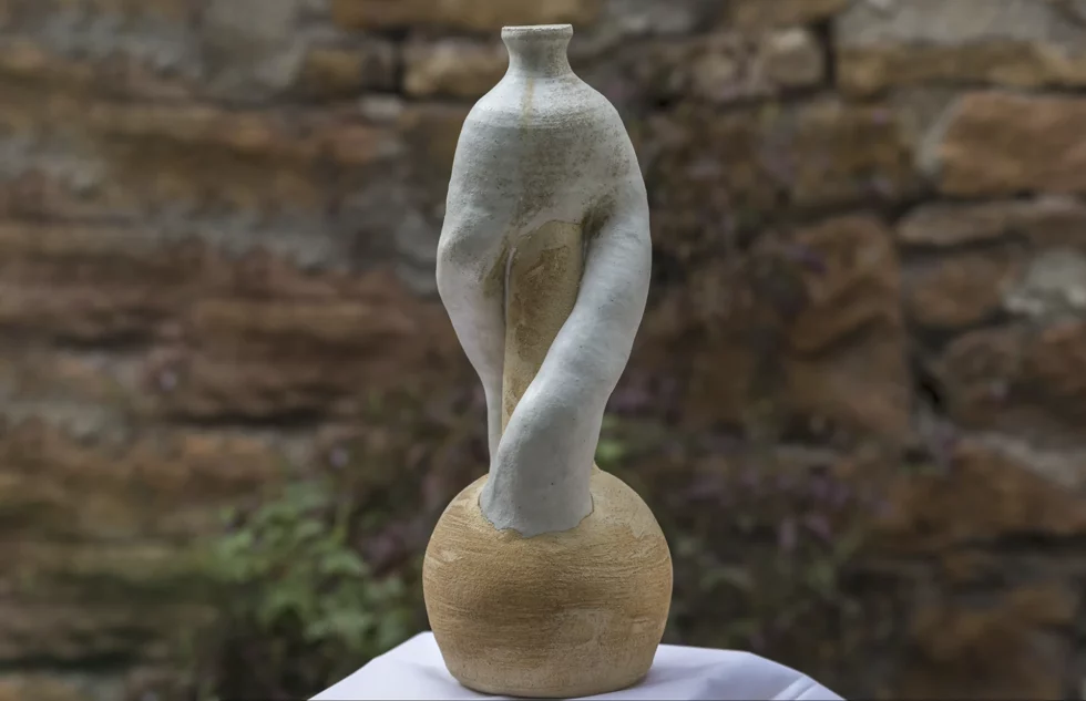 Théières, bouteilles et pichets artisanaux en céramique à Mâcon